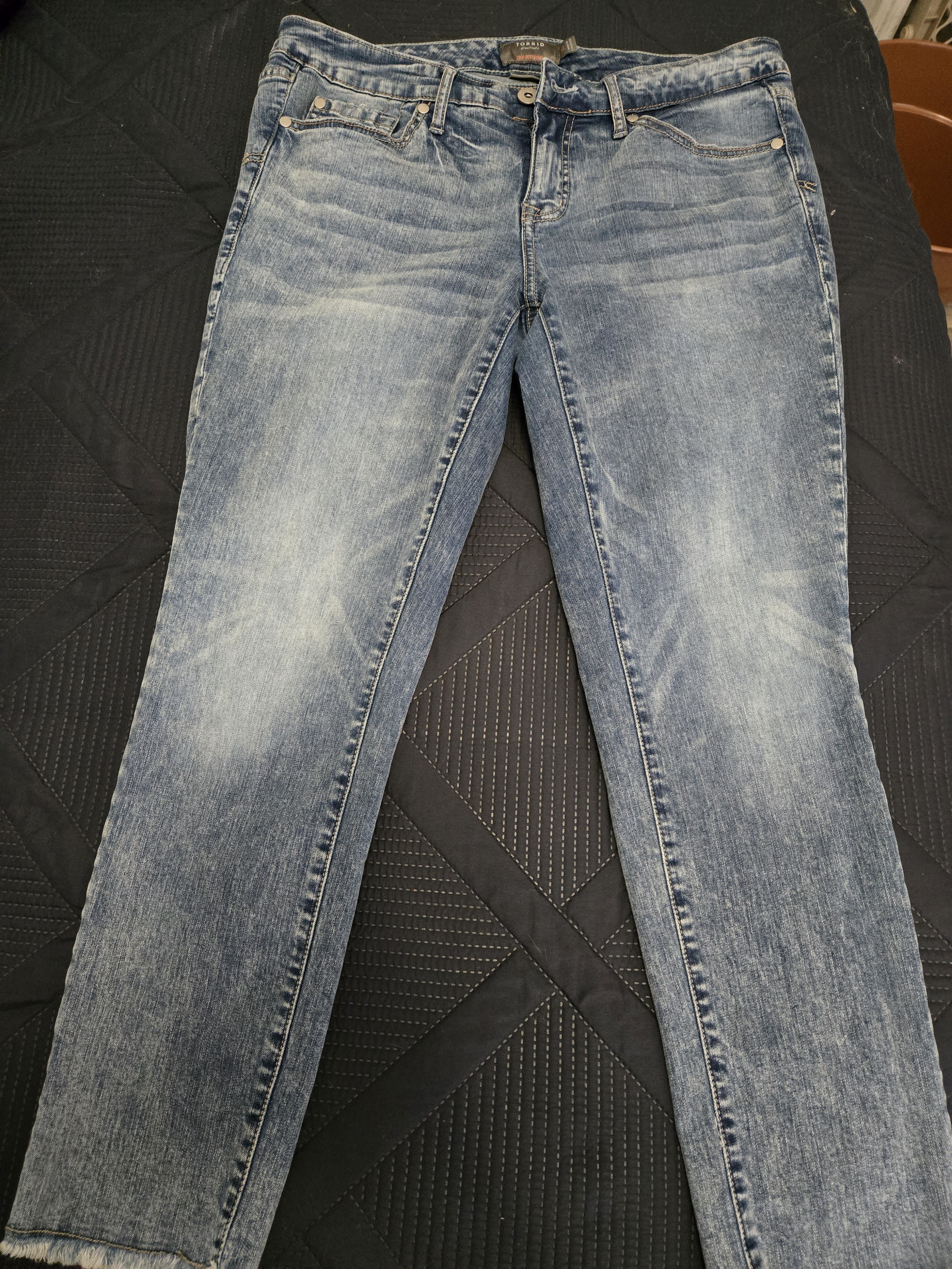 Torrid Crop Boyfriend Jeans Size 10 Vintage Stretch Frayed Hem Ankle Denim #460